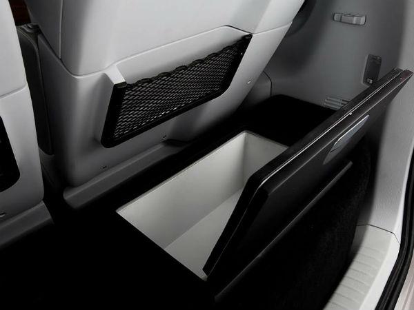 లగ్జరీ ప్రైవేట్ జెట్ కాదు, ఇన్నోవా క్రిస్టా ఇంటీరియర్