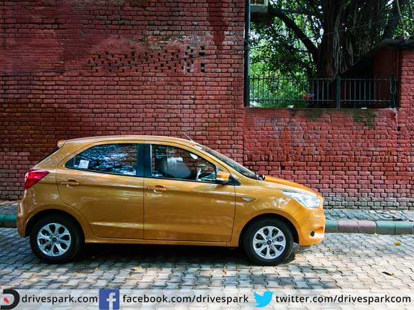 ఫోర్డ్ ఫిగో 1.2-లీటర్ పెట్రోల్ వేరియంట్లు