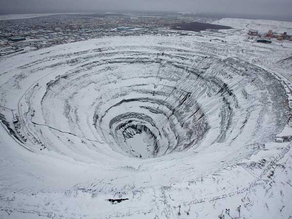 300 టన్నుల బంగారు రైలు