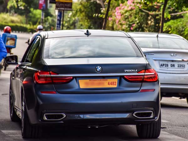 అక్కినేని నాగార్జున 57 వ పుట్టిన రోజు కానుగా బిఎమ్‌డబ్ల్యూ