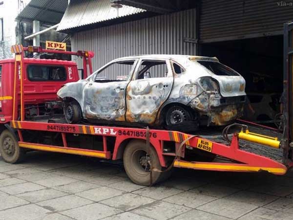 షార్ట్‌సర్కూటే సైలెంట్‌గా కాల్చేసింది: బుగ్గిపాలైన మారుతి బాలెనొ -2