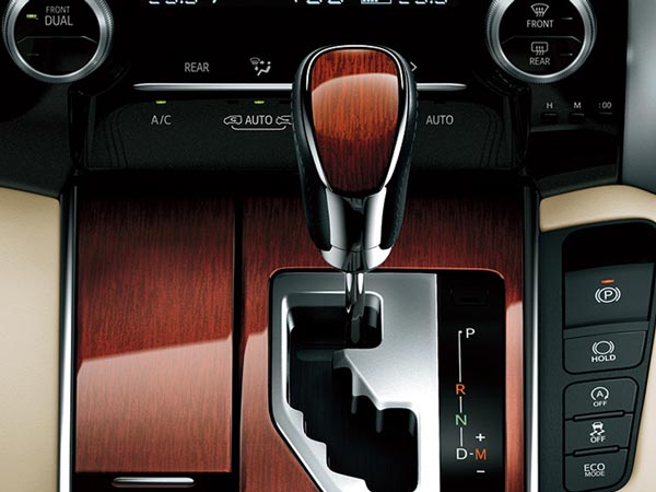  టయోటా అల్పార్డ్ లగ్జరీ ఎమ్‌పివి