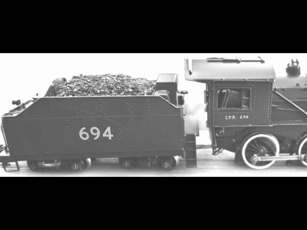 నది అడుగు భాగంలో లభ్యమైన 100 ఏళ్ల నాటి అవిరి రైలు