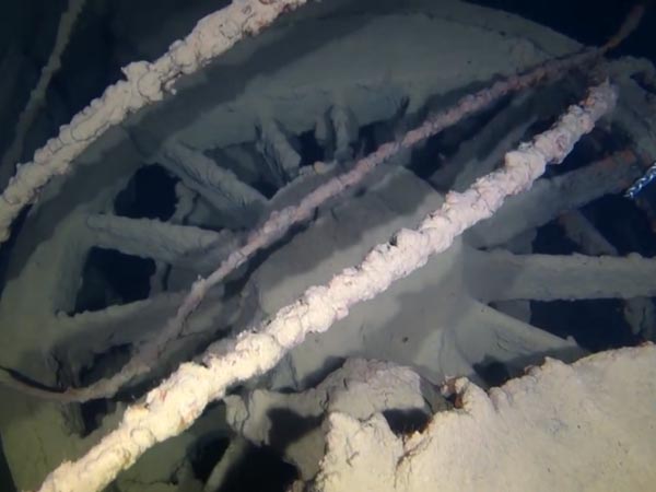 నది అడుగు భాగంలో లభ్యమైన 100 ఏళ్ల నాటి అవిరి రైలు