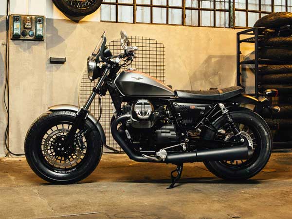  మోటో గుజ్జి వి9 రోమర్ మరియు బాబర్ 