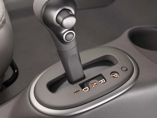 నిస్సాన్ మైక్రా ఆటోమేటిక్ ఆటోమేటిక్ విడుదల 