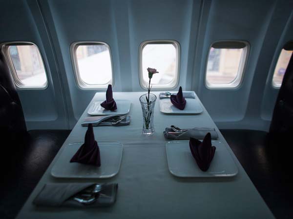 హెలికాఫ్టర్ ద్వారా పోర్షే ప్యానమెరా ప్రదర్శన