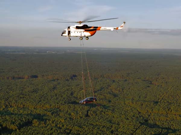 2016 జనవరి నుండి ఆగష్టు వరకు సుమారుగా 87,000 యూనిట్ల అమ్మకాలు జరిపింది. ఇందులో సుమారుగా 65,000 వరకు క్విడ్ అమ్మకాలు ఉన్నాయి.