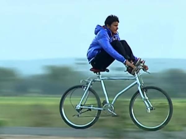  గరిష్ట దూరం పాటు ఒక టైరు మీద ప్రయాణించి సైకిల్‌ను ఆపినందుకు గిన్నిస్ బుక్ రికార్డుల్లో చోటు