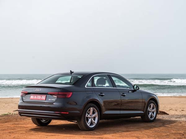  2017 ఆడి ఏ4 లగ్జరీ సెడాన్ ఫస్ట్ డ్రైవ్ రివ్యూ రిపోర్ట్ 