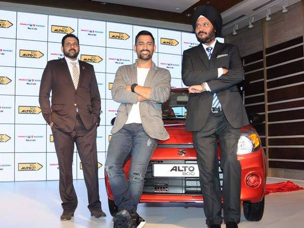 స్పెషల్ ఎడిషన్ మారుతి ఆల్టోని పరిచయం చేసిన ధోని