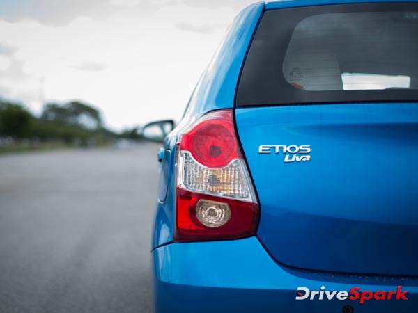 పెట్రోల్ ఎటియోస్ లివా వేరియంట్ల ధర వివరాలు