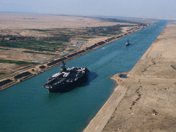 2016 ప్యారిస్ మోటార్ షో వేదిక మీద కియా రియో ప్రదర్శన