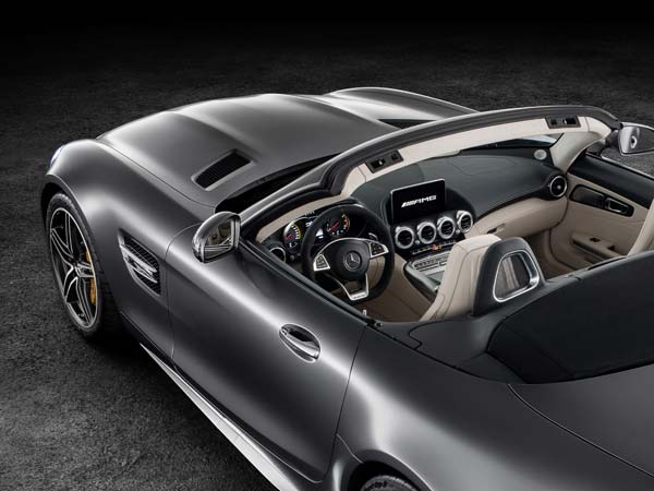 ప్రపంచ ప్రదర్శనకు మెర్సిడెస్ బెంజ్ ఏఎమ్‌జి జిటి రోడ్‌స్టర్