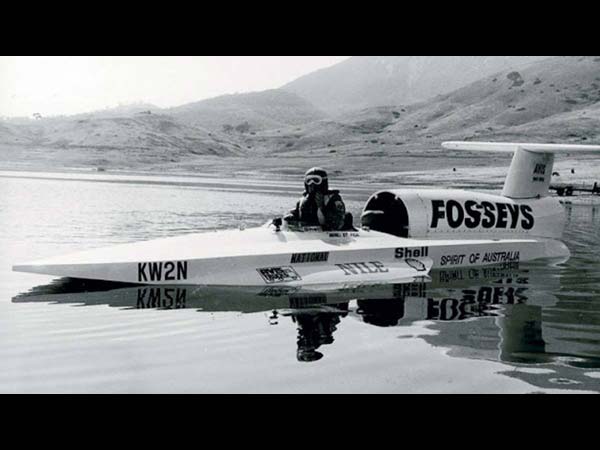 01. అత్యంత వేగవంతమైన స్పీడ్ బోట్ 