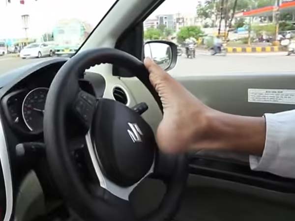 రెండు చేతులు లేని వ్యక్తికి డ్రైవింగ్ లైసెన్స్ మంజూరు 