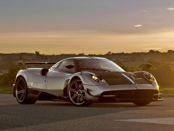 09. పగని హుయరా బిసి - 2.5మిలియన్ అమెరికన్ డాలర్లు