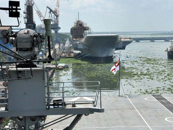 ఐఎన్‌ఎస్ విరాట్ యుద్ద విమాన వాహక నౌక