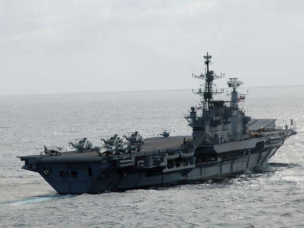 ఐఎన్‌ఎస్ విరాట్ యుద్ద విమాన వాహక నౌక