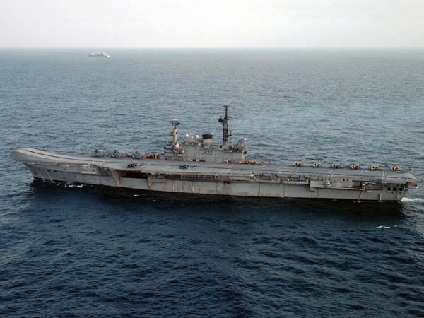ఐఎన్‌ఎస్ విరాట్ యుద్ద విమాన వాహక నౌక