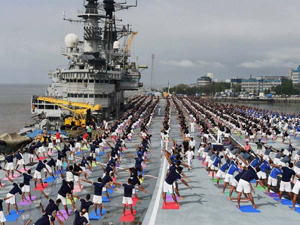 ఐఎన్‌ఎస్ విరాట్ యుద్ద విమాన వాహక నౌక