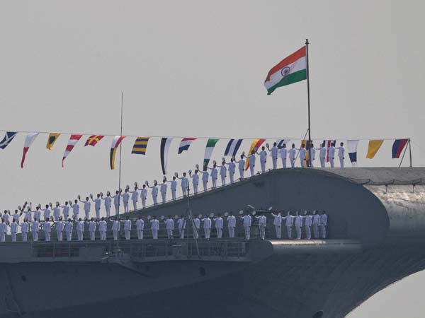 ఐఎన్‌ఎస్ విరాట్ యుద్ద విమాన వాహక నౌక