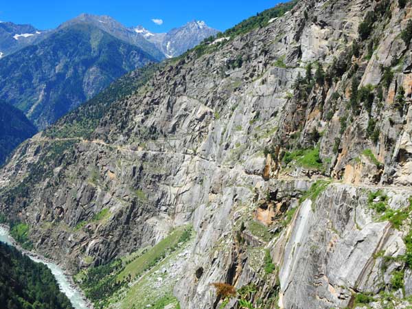 అత్యంత ప్రమాదకరమైన 16 భారత రహదారులు