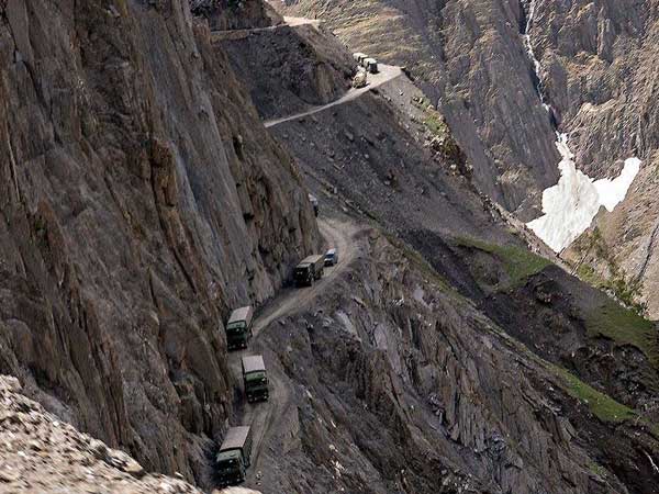 అత్యంత ప్రమాదకరమైన 16 భారత రహదారులు