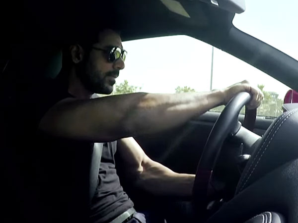 రూ. 2 కోట్లు విలువైన గాడ్జిల్లా ను ఆర్డర్ చేసిన బాలీవుడ్ నటుడు