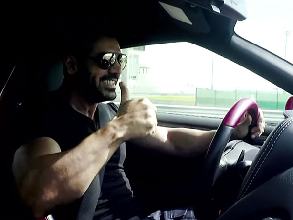 రూ. 2 కోట్లు విలువైన గాడ్జిల్లా ను ఆర్డర్ చేసిన బాలీవుడ్ నటుడు