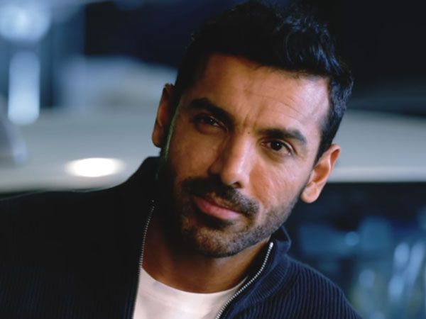 రూ. 2 కోట్లు విలువైన గాడ్జిల్లా ను ఆర్డర్ చేసిన బాలీవుడ్ నటుడు