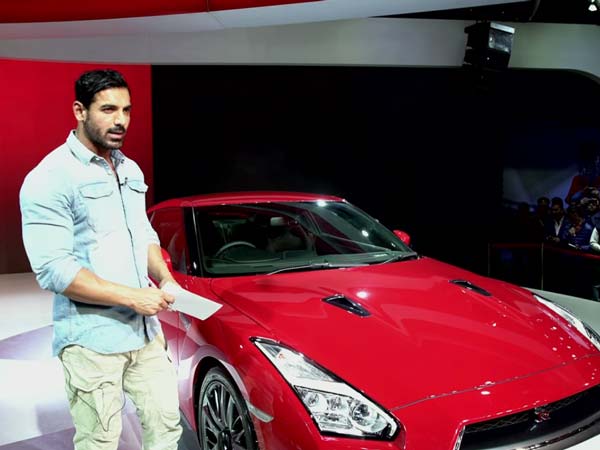 రూ. 2 కోట్లు విలువైన గాడ్జిల్లా ను ఆర్డర్ చేసిన బాలీవుడ్ నటుడు