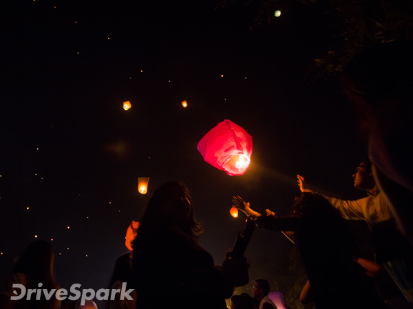 విద్యుద్దీప కాంతుల్లో టీవీఎస్ వీగో పూనే రైడ్