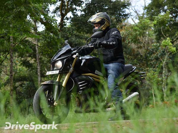 రెండు లక్షల బడ్జెట్లో బెస్ట్ బైకులు