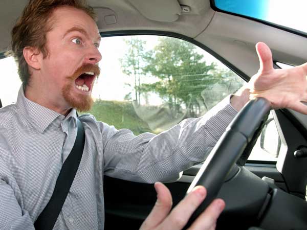 పొగమంచులో డ్రైవ్ చేసేటప్పుడు ఫాలో అవ్వాల్సిన లైఫ్ సేవింగ్ టిప్స్