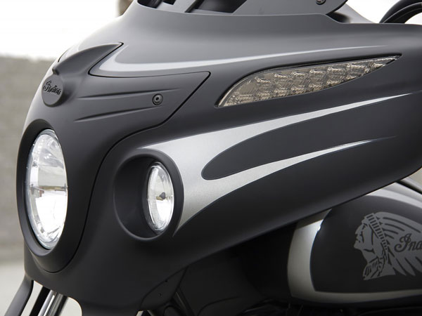 ఇండియన్ చీఫ్‌టెయిన్ డార్క్ హార్స్ క్రూయిజర్ బైకు