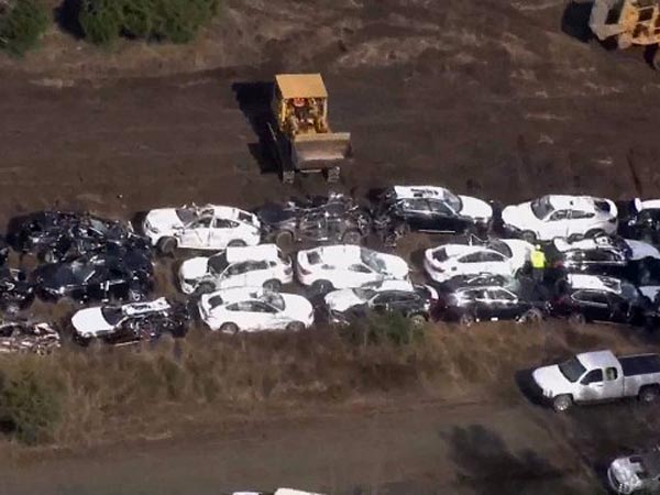 పట్టాలు తప్పిన రైలు, 120 కార్లు ధ్వంసం