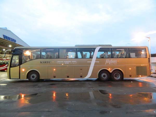 జాన్ ఆబ్రహాం నిస్సాన్ జిటి-ఆర్