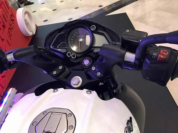 బజాజ్ పల్సర్ 200ఎన్ఎస్ ఎఫ్ఐ