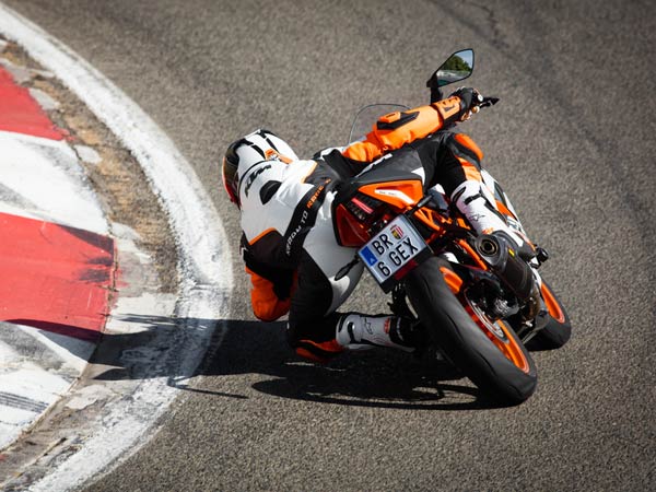 కెటిఎమ్ ఆర్సి200 ఇంజన్ వివరాలు కెటిఎమ్ ఆర్సి200 ఇంజన్ వివరాలు