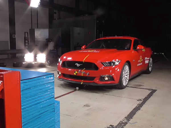 ఫోర్డ్ మస్టాంగ్ క్రాష్ పరీక్షలు