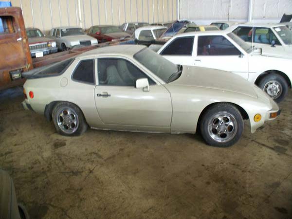 ఒకే వ్యక్తికి చెందిన 700 కార్లు వేలానికి