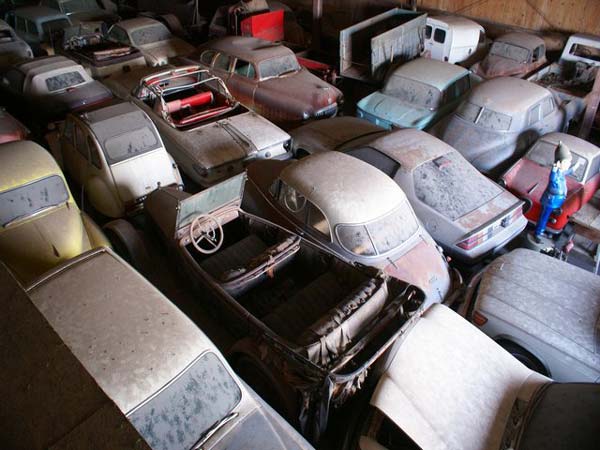 ఒకే వ్యక్తికి చెందిన 700 కార్లు వేలానికి