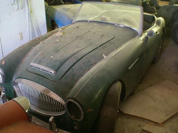 ఒకే వ్యక్తికి చెందిన 700 కార్లు వేలానికి