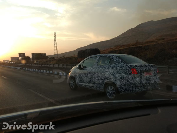  షెవర్లే బీట్ ఎసెన్షియా కాంపాక్ట్ సెడాన్