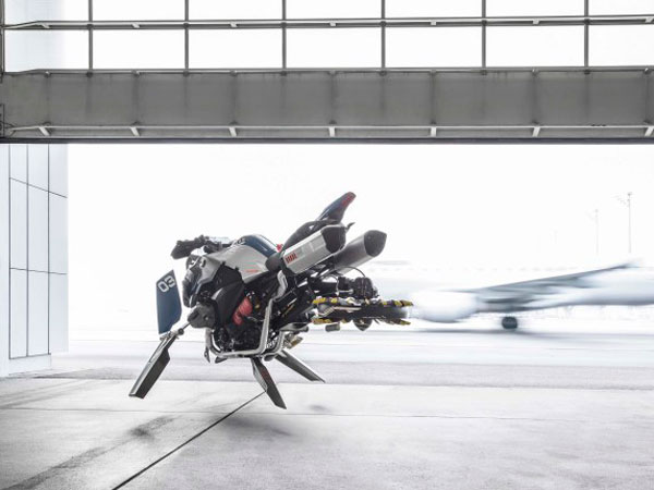 బిఎమ్‌డబ్ల్యూ ఆర్1200 జిఎస్ అడ్వెంచర్ ఎగిరే బైకు