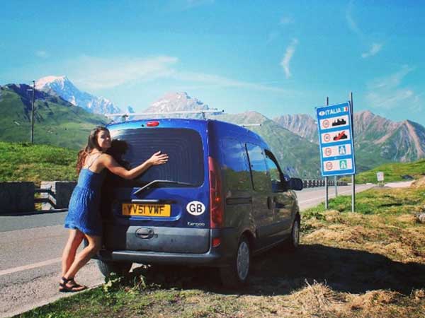 ఈవిడ ఏం చేస్తుందో తెలిస్తే షాక్ అవుతారు ?