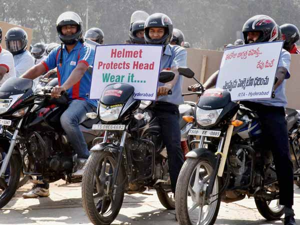 హెల్మెట్ లేని వారికి అక్కడి పోలీసుల కొత్త రూల్