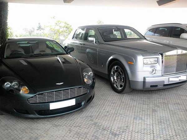 శ్రేణిక్ గోడావత్ లగ్జరీ కార్ కలెక్షన్