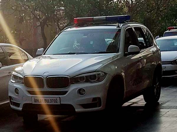 పోలీసులకు ముఖేష్ అంబానీ బిఎమ్‌డబ్ల్యూ ఎక్స్5